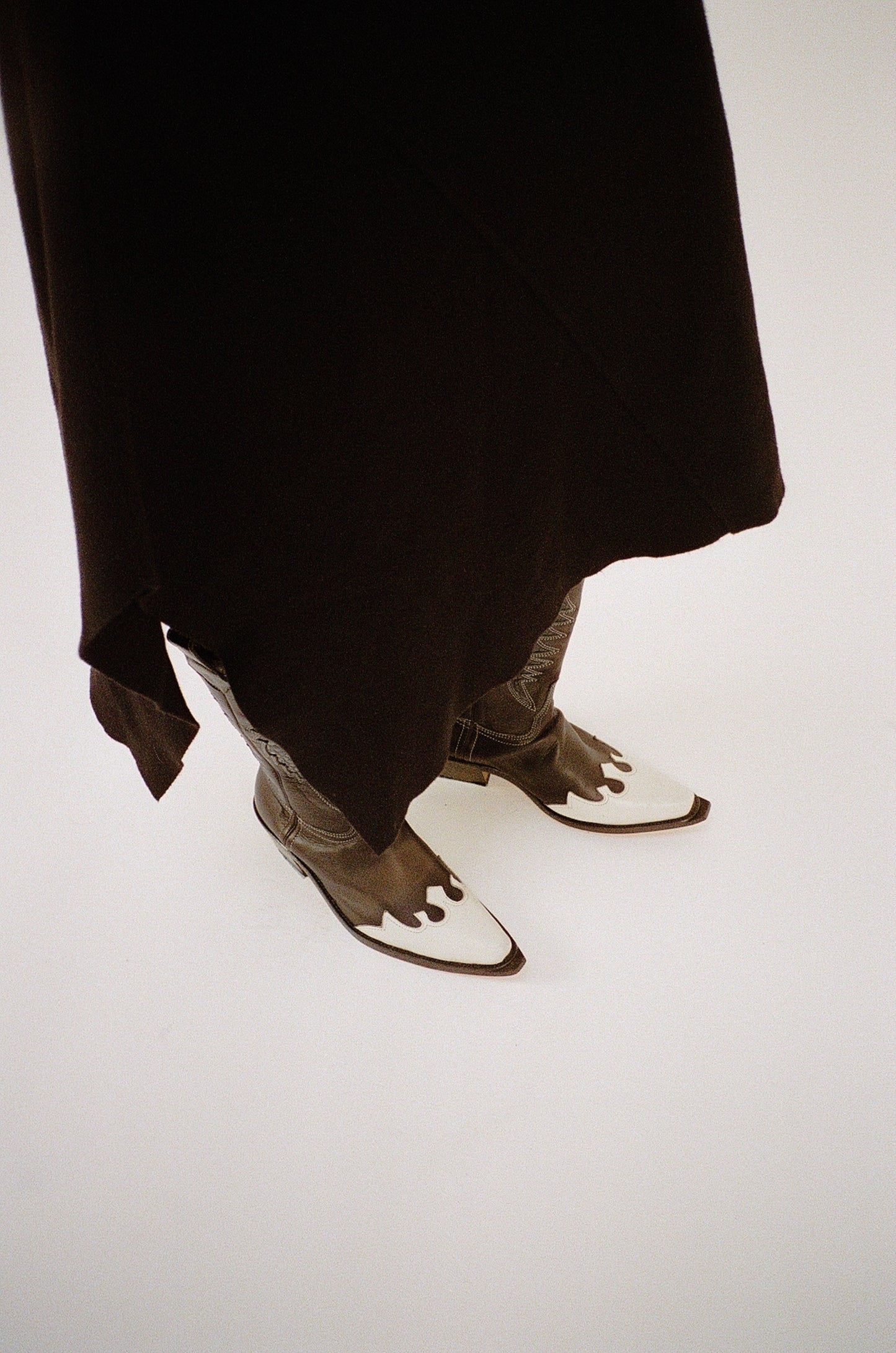 #001 Jesse Western Boots - Black Ecru